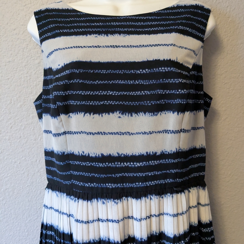 Adrianna Papell Pleated Sleeveless Striped Dress - Navy Blue White Sz.10 - Picture 6 of 13